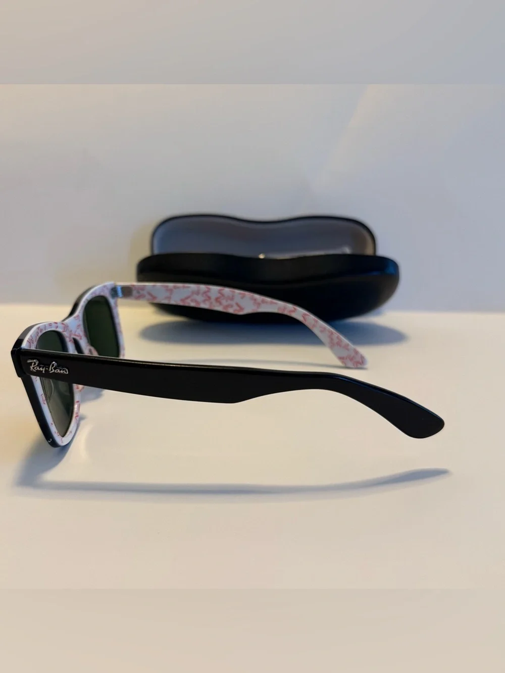 Limited Edition Rayban Wayfarer Sunglasses Logo Hardshell Case RB 2140 1017